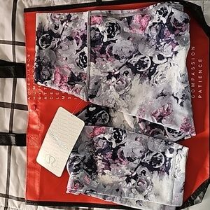 * NWT LULULEMON High Times Pant 7/8 Length Size 4